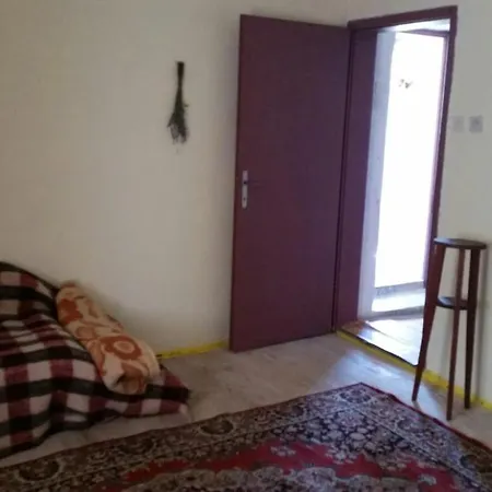 Bedroom For 3, In A Nature House Under Mountain, 14 Km To Np Krka, 30 Mins Drive To 게스트하우스 Razvode