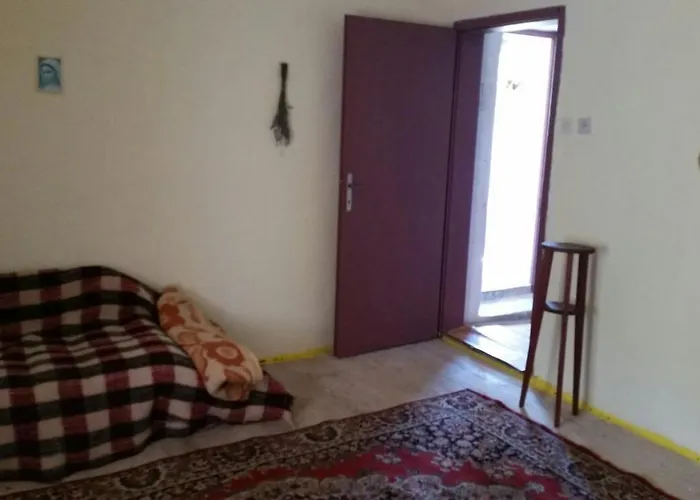 Bedroom For 3, In A Nature House Under Mountain, 14 Km To Np Krka, 30 Mins Drive To ゲストハウス Razvode