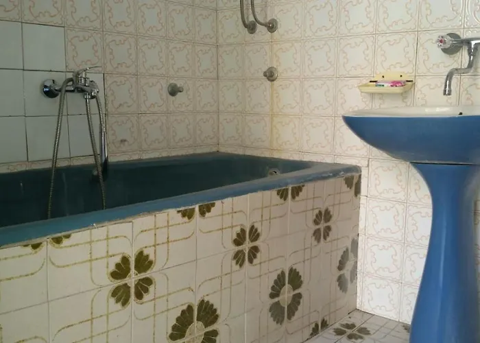 Bedroom For 3, In A Nature House Under Mountain, 14 Km To Np Krka, 30 Mins Drive To ゲストハウス Razvode