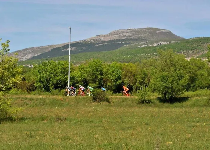 Bedroom For 3, In A Nature House Under Mountain, 14 Km To Np Krka, 30 Mins Drive To *